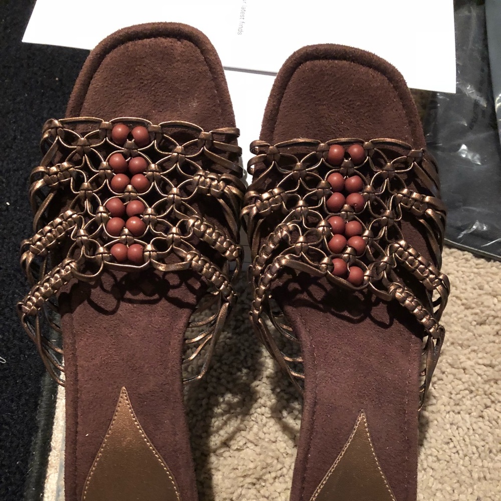 Gorgeous brown sandal with beading